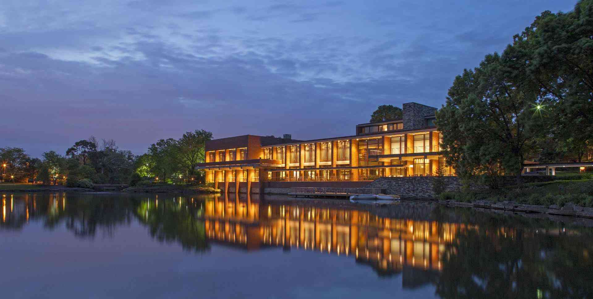 Chicago's Western Suburbs DuPage County IL a Oak Brook, IL