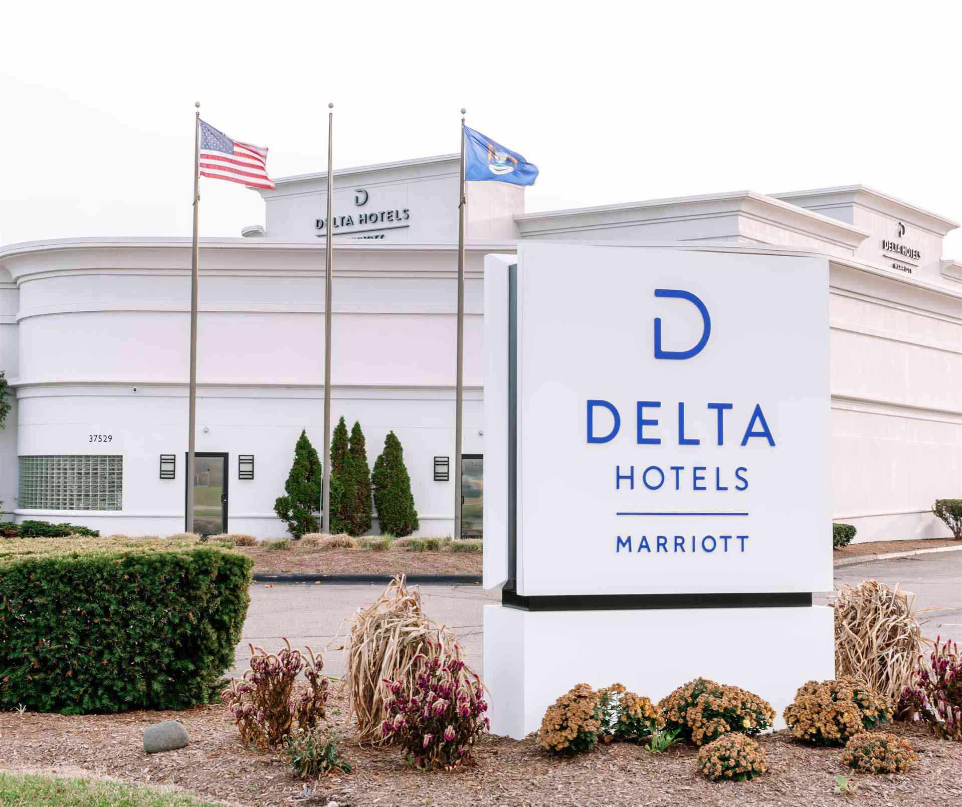 Delta Hotels Detroit Novi в Farmington Hills, MI