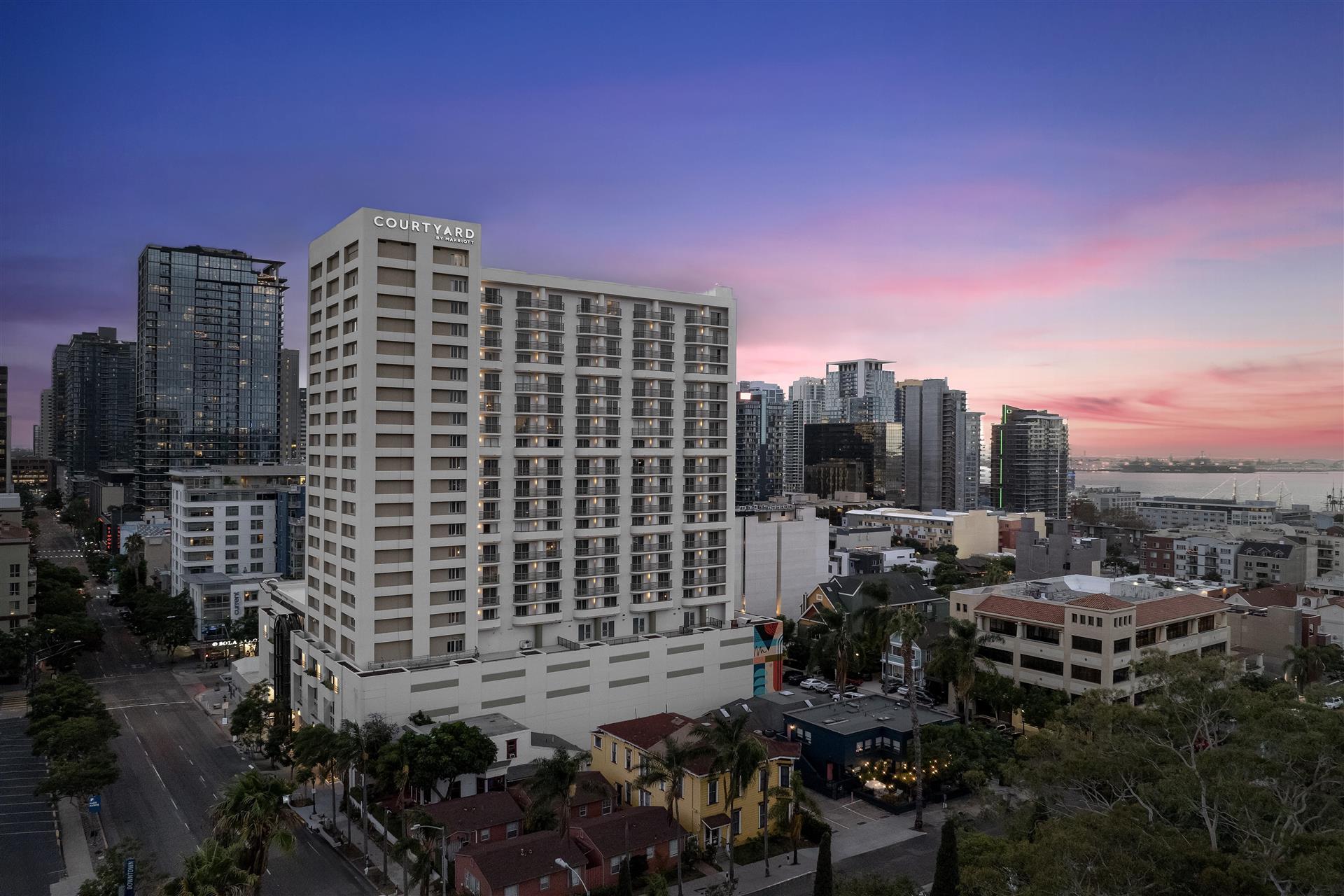 Courtyard by Marriott San Diego Downtown Little Italy в San Diego, CA