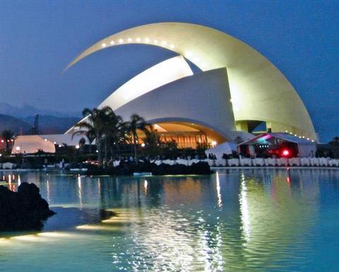 Auditorio Adán Martín: un faro del arte y la cultura modernos