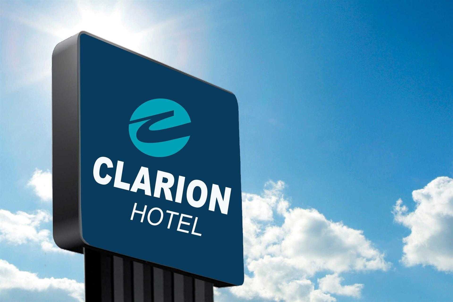 Clarion Hotel & Suites Conference Center Memphis Airport в Memphis, TN