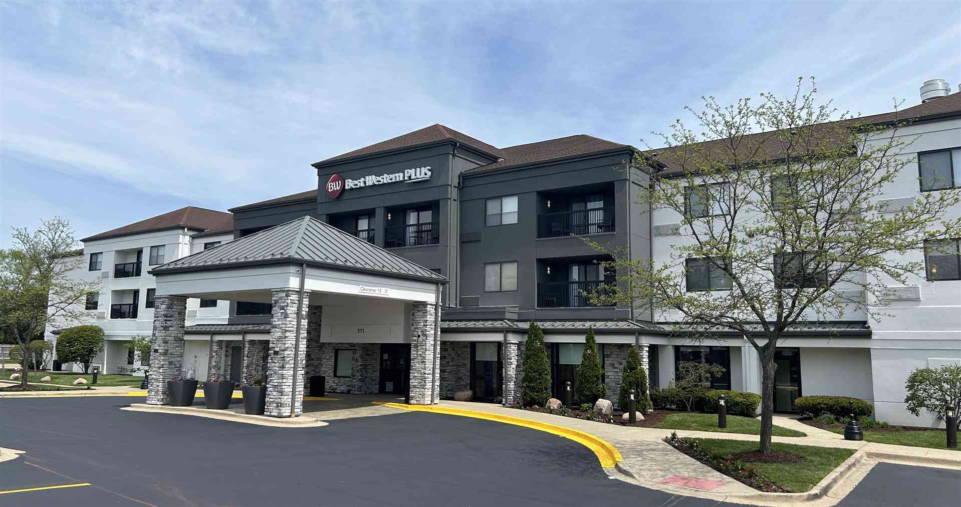 Best Western Plus Elgin - Chicago в West Dundee, IL