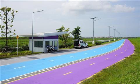 快乐健康的自行车道