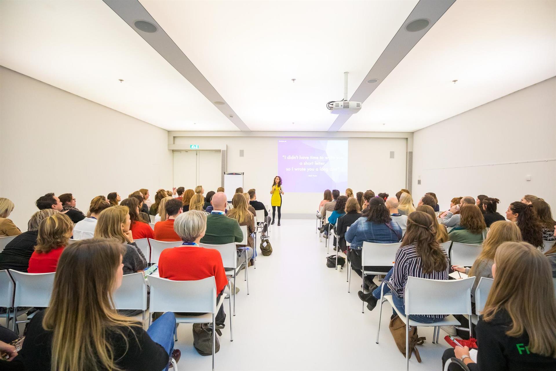 ミーティングルームの画像