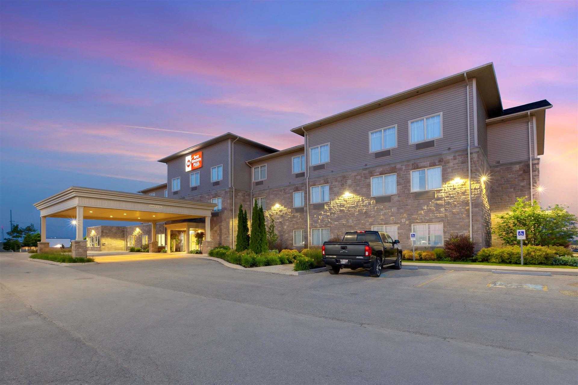 Best Western Plus Walkerton Hotel and Conference Centre в Walkerton, ON