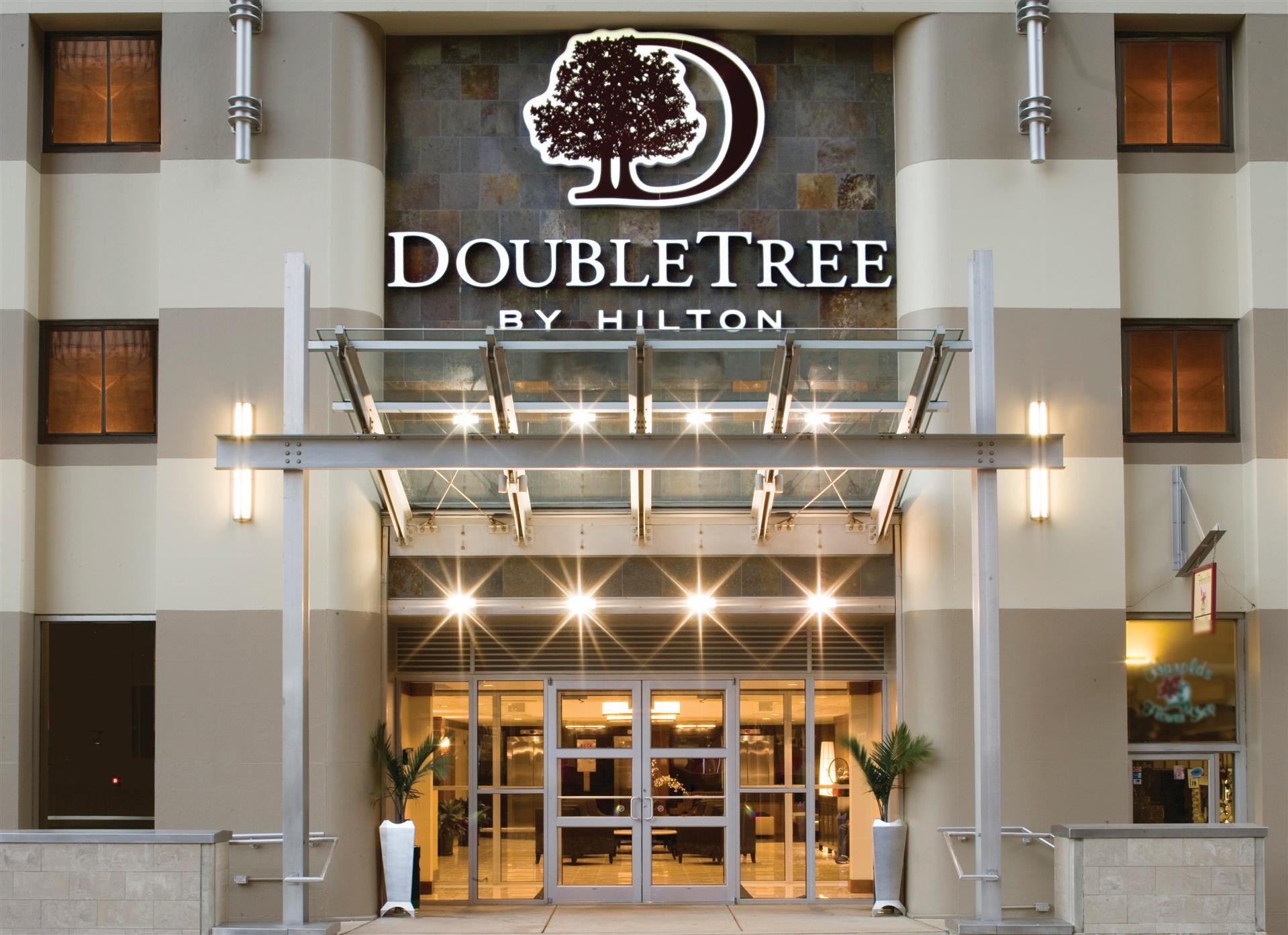 Newly Renovated DoubleTree by Hilton Downtown Pittsburgh image