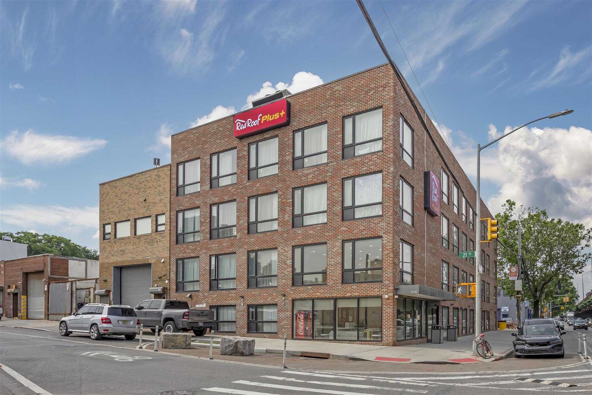 Red Roof PLUS+ Brooklyn -3rd Ave в Brooklyn, NY