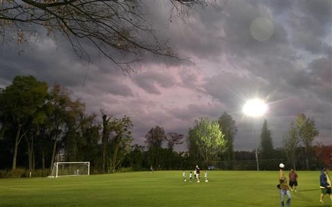 Campo de fútbol en el lago Destiny