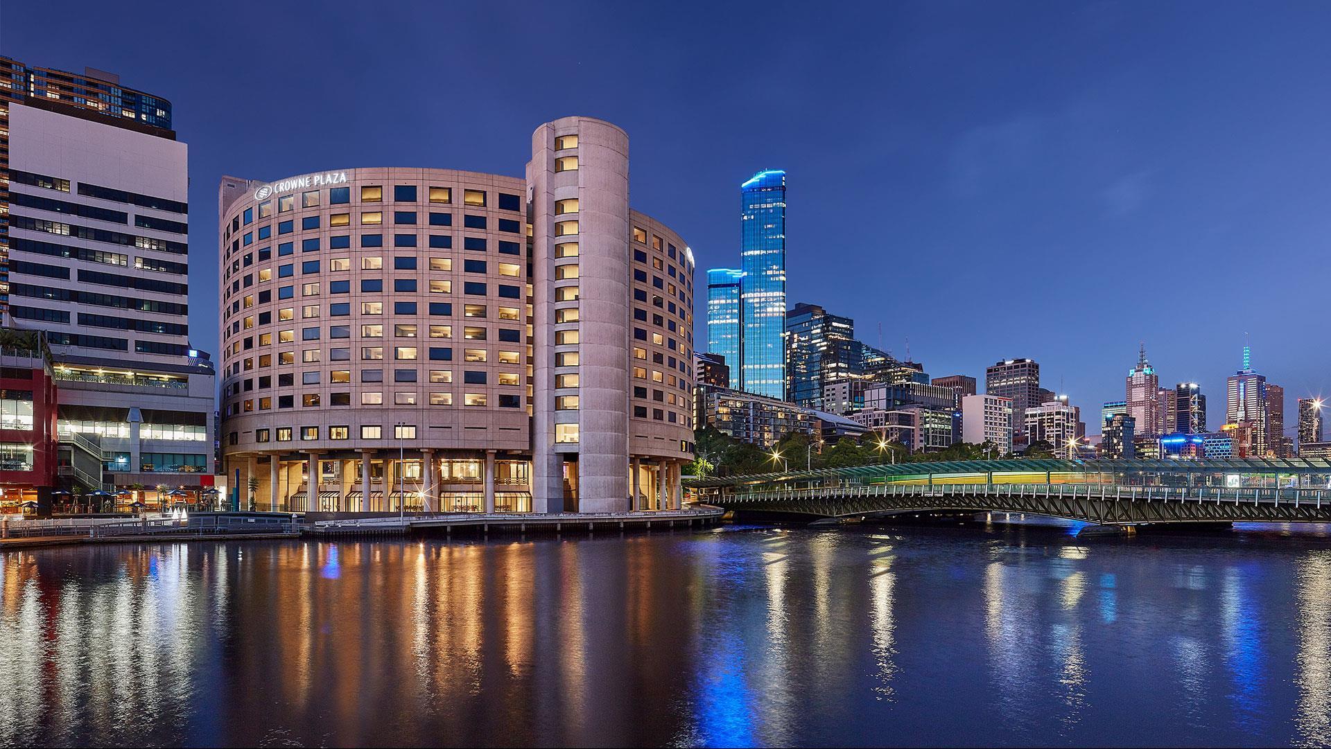 Crowne Plaza Hotel Melbourne - Pearl Riverfront image