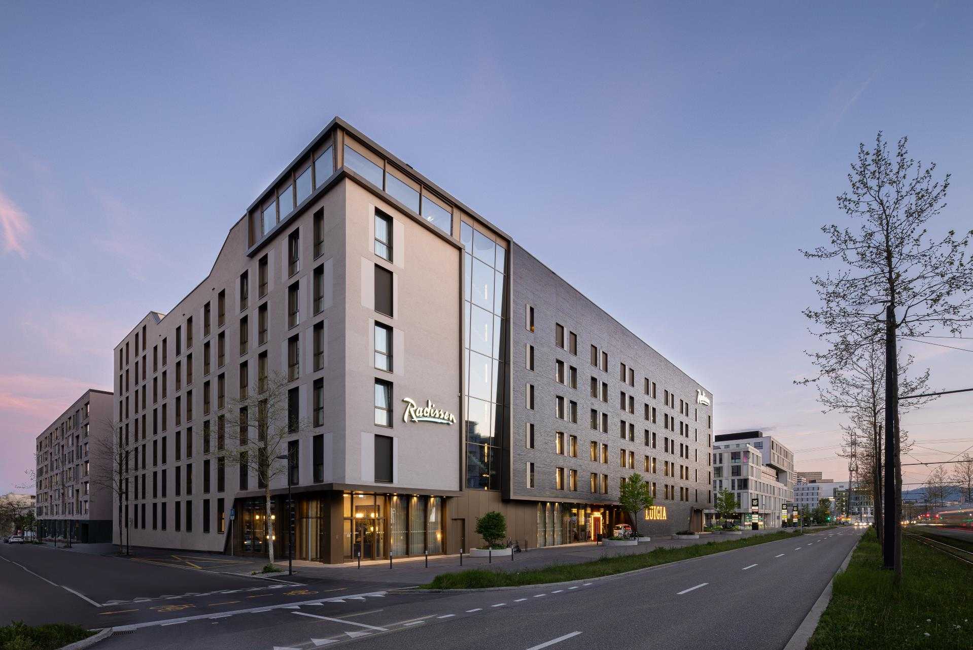 Radisson Hotel & Suites Zurich в Zurich, CH