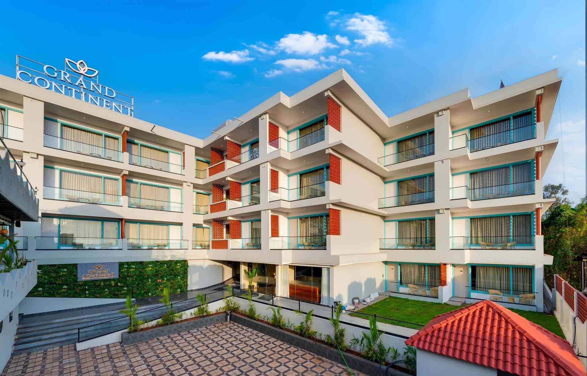 Grand Continent Hotel Morjim, Goa в Pernem, IN