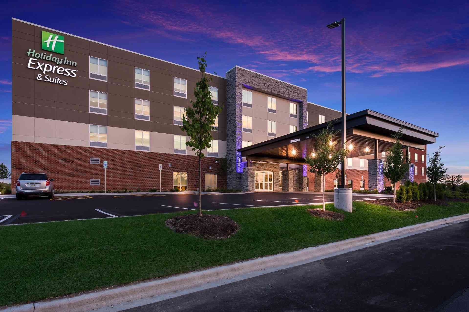 Holiday Inn Express & Suites Hoffman Estates в Хоффман Эстейтс, IL
