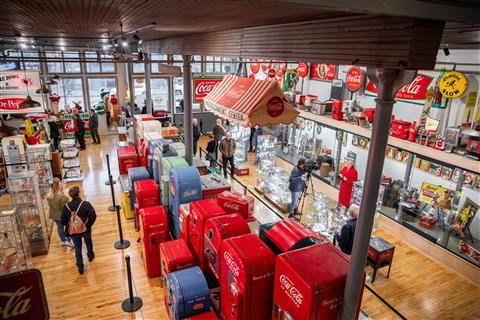 El Museo Soda y Main Street Arcade