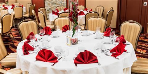 Holiday Inn Newark International Airport в Ньюарк, NJ