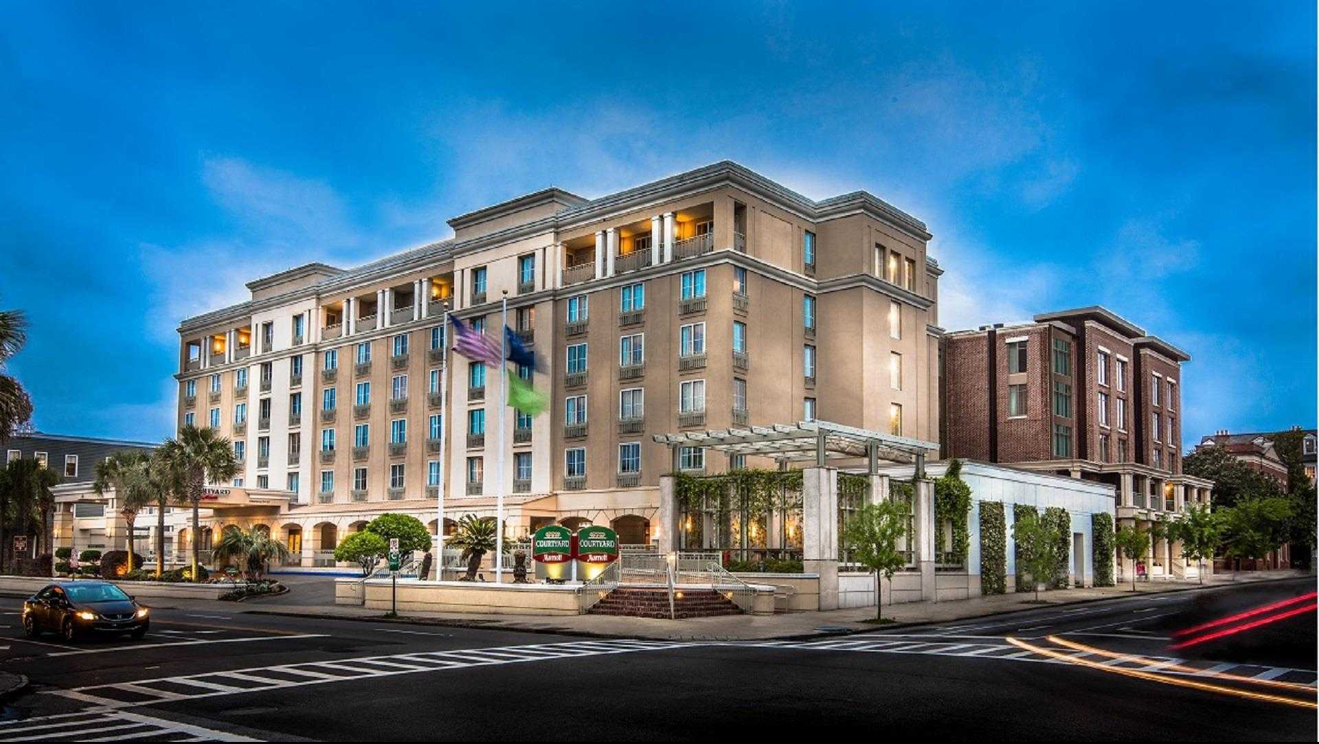 Courtyard Charleston Historic District i Charleston, SC