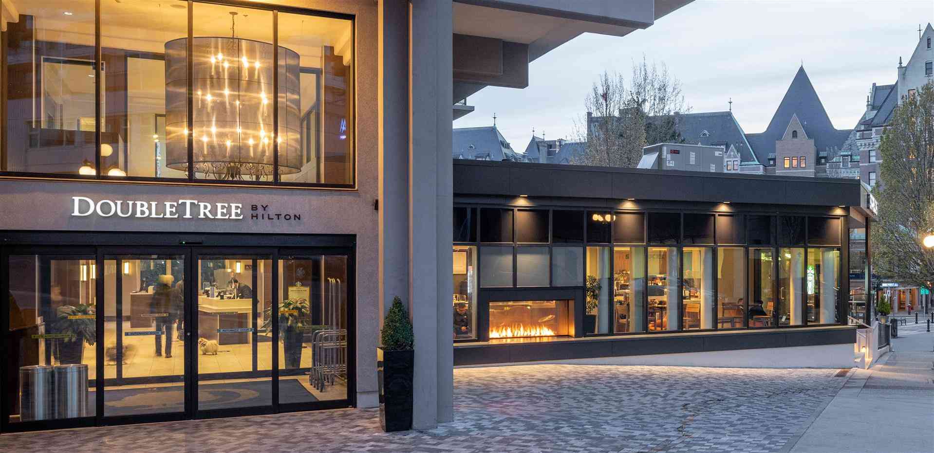 DoubleTree by Hilton Hotel & Suites Victoria в Victoria, BC