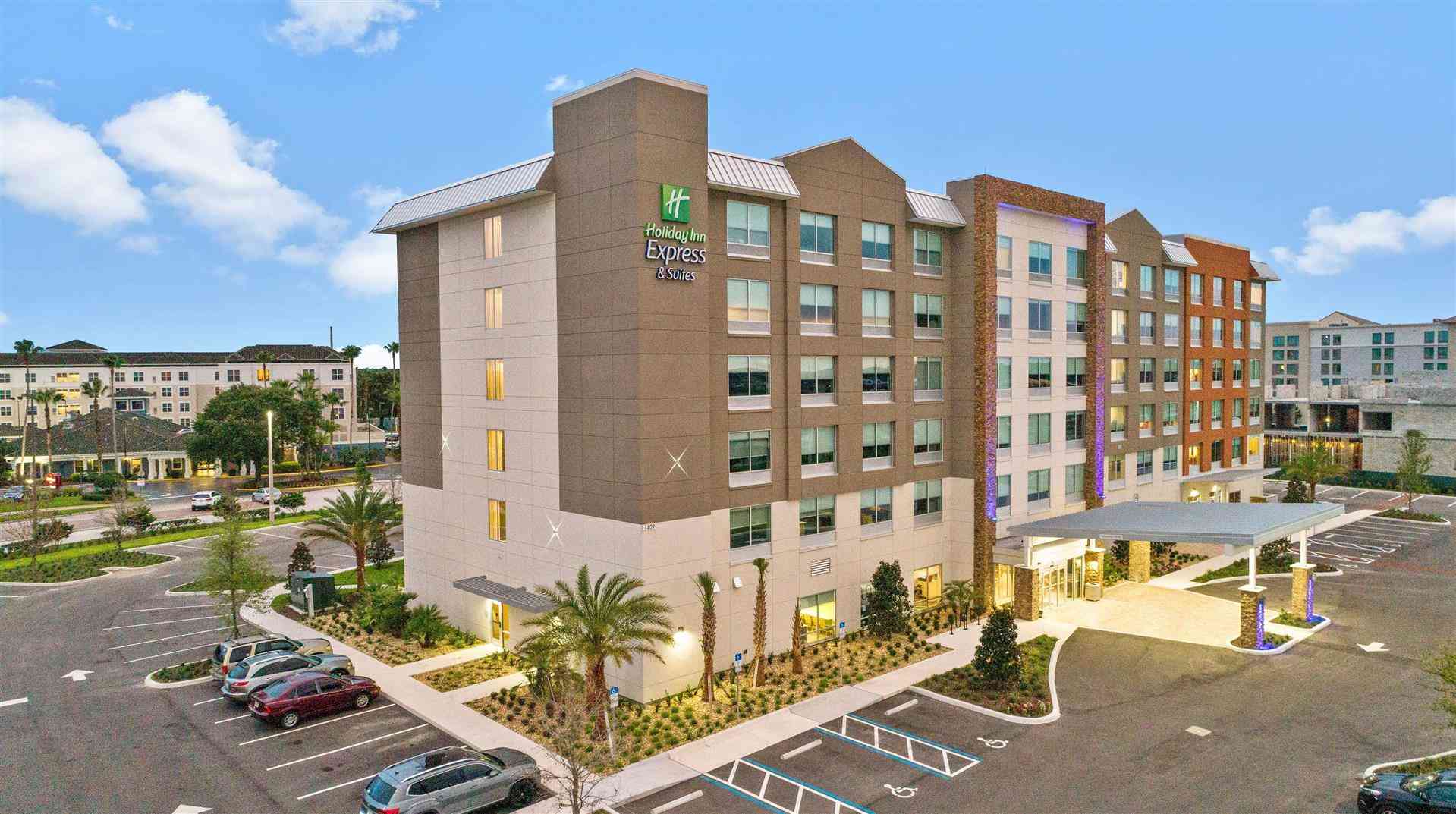 Holiday Inn Express & Suites Orlando - Lk Buena Vista Area in ออร์แลนโด, FL