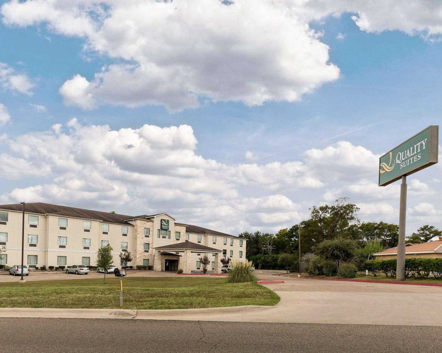 Quality Suites Huntsville в Huntsville, TX