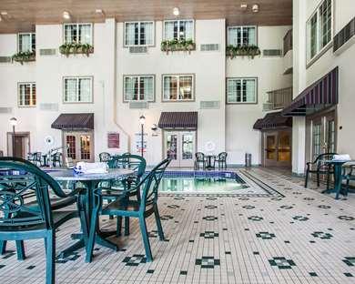 Comfort Suites Milwaukee Airport a Oak Creek, WI