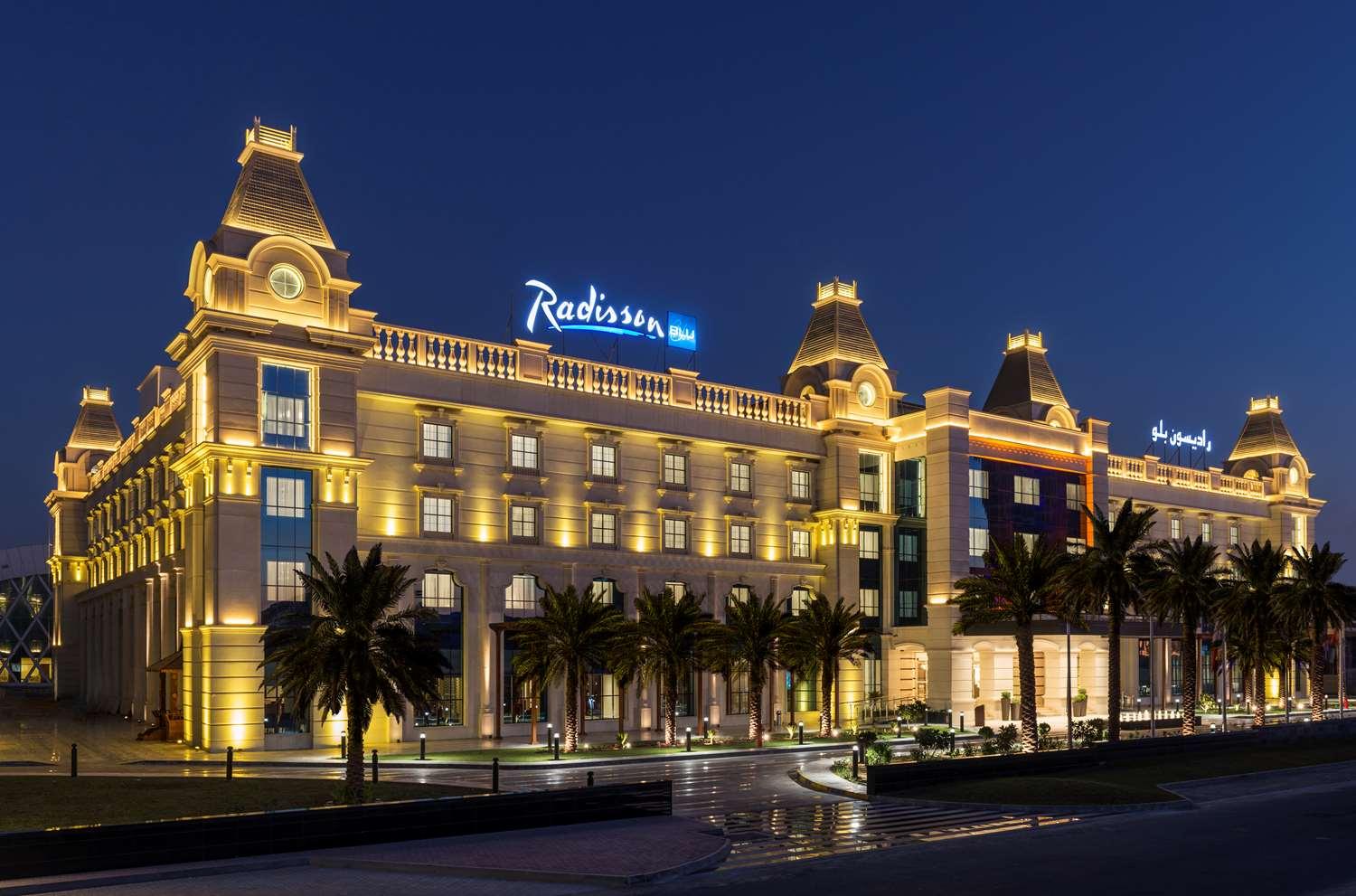 Radisson Blu Hotel Ajman image