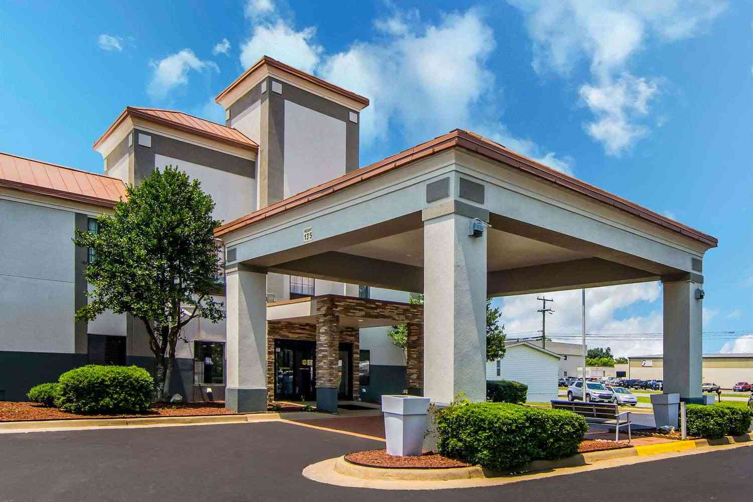 South Boston, VA 的 Clarion Inn South Boston-Danville East