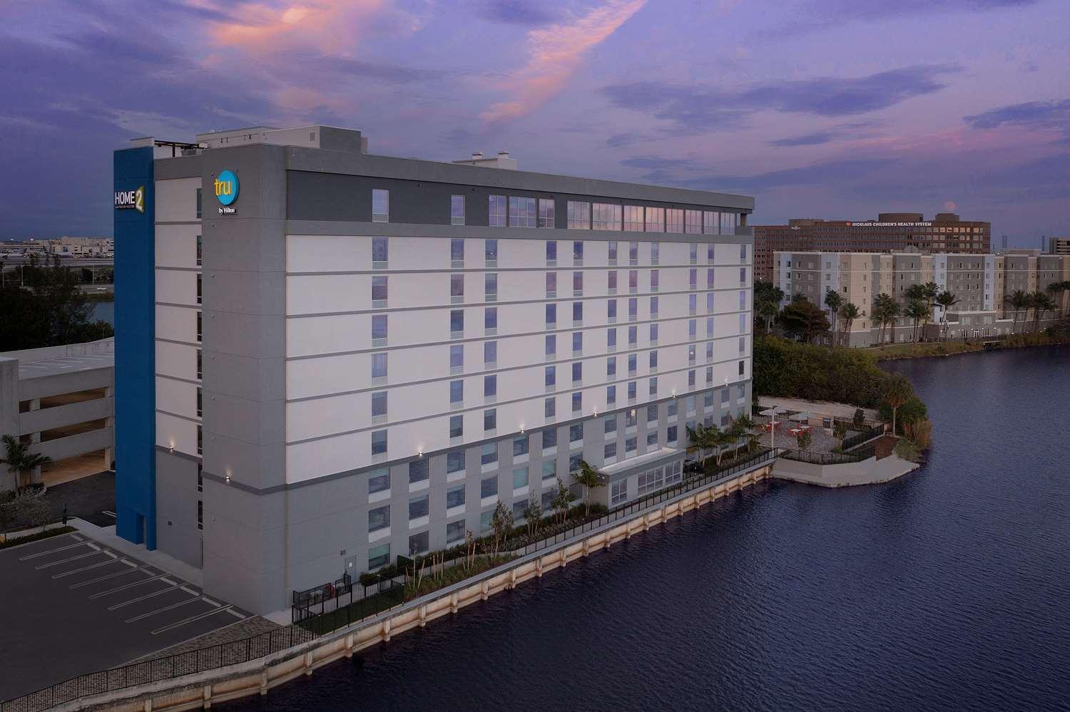 Tru by Hilton Miami Airport South Blue Lagoon image
