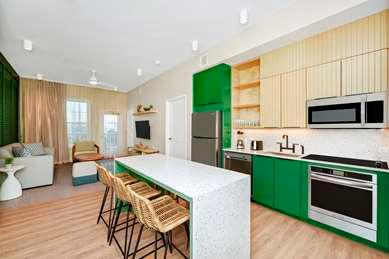 Embassy Suites by Hilton Orlando Sunset Walk в Kissimmee, FL