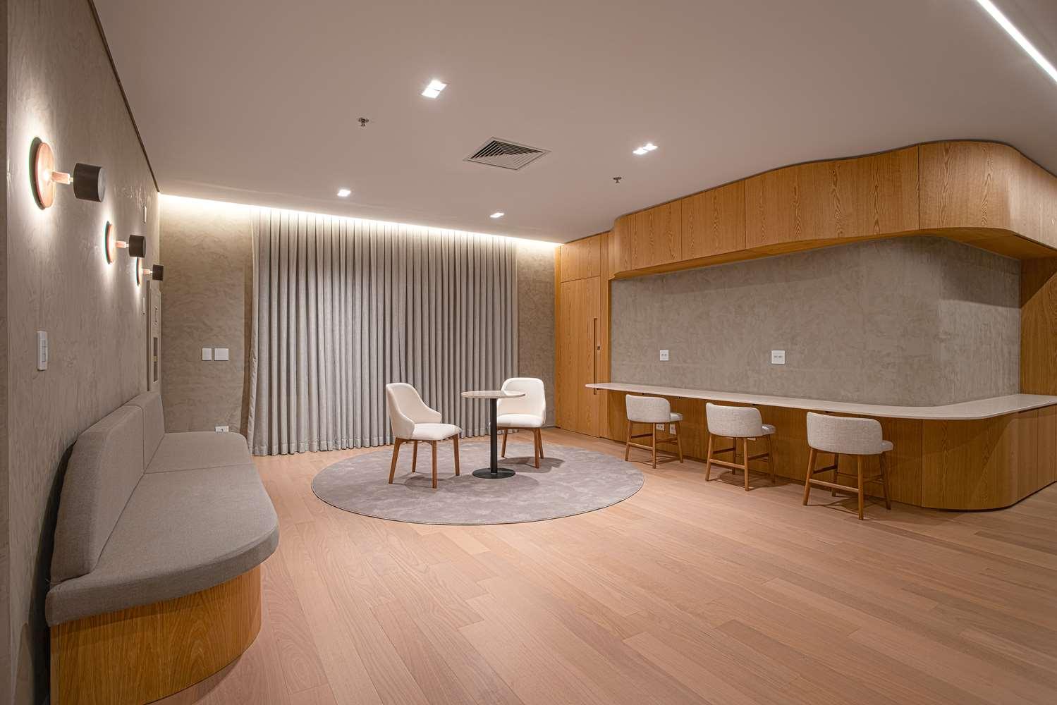 Qoya Hotel Curitiba, Curio Collection by Hilton image