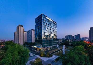 Home2 Suites by Hilton Wuhan Railway Station i Wuhan, CN