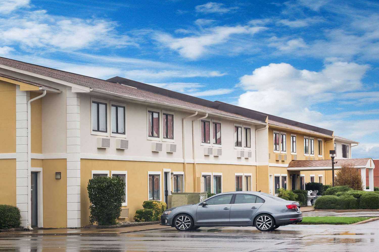 Super 8 by Wyndham Jonesboro, Jonesboro, AR