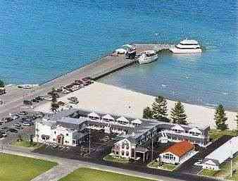 Days Inn by Wyndham Mackinaw City - Lakeview в Mackinaw City, MI
