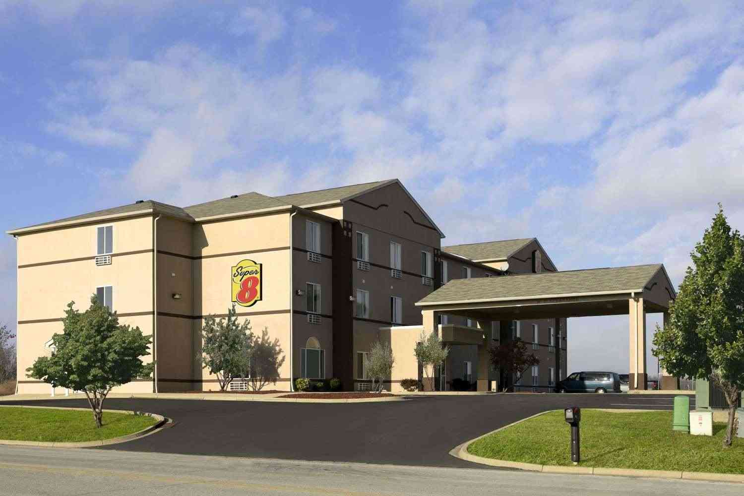 Super 8 by Wyndham Corydon в Corydon, IN