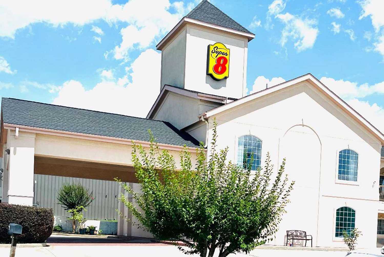 Super 8 by Wyndham Montgomery/ Lake Conroe в Montgomery, TX