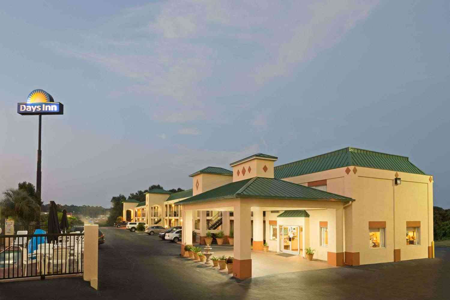 Days Inn by Wyndham Greenville, Greenville, AL