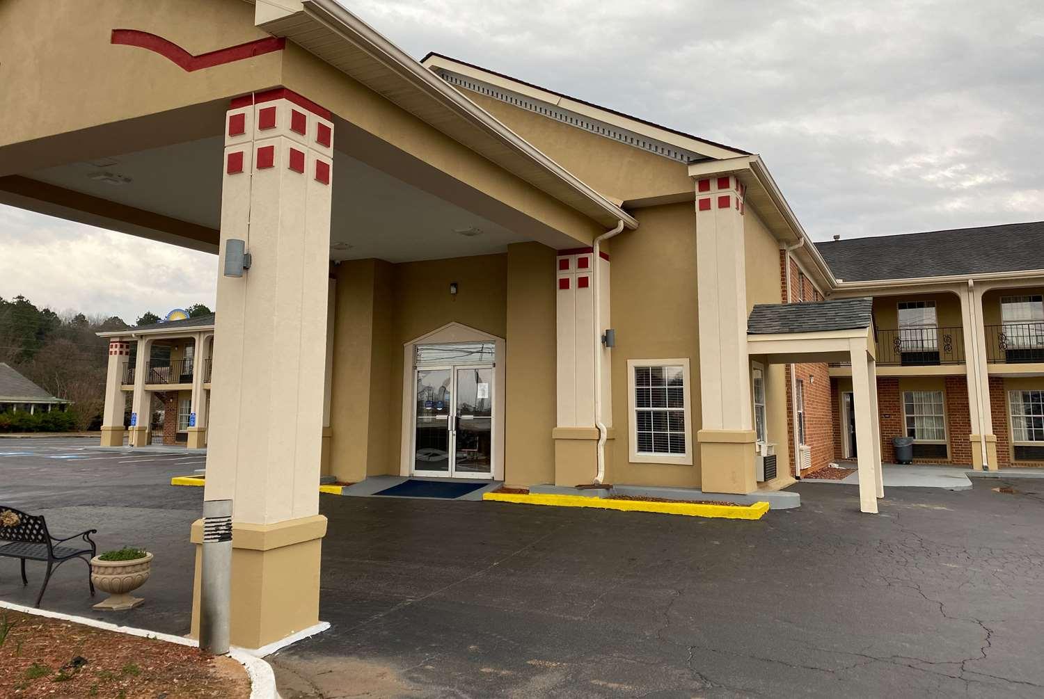 Super 8 by Wyndham Covington image