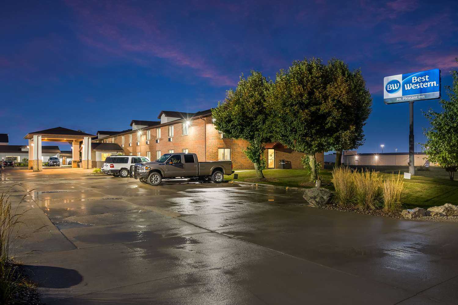 Best Western Mt. Pleasant Inn en monte. Agradable, IA