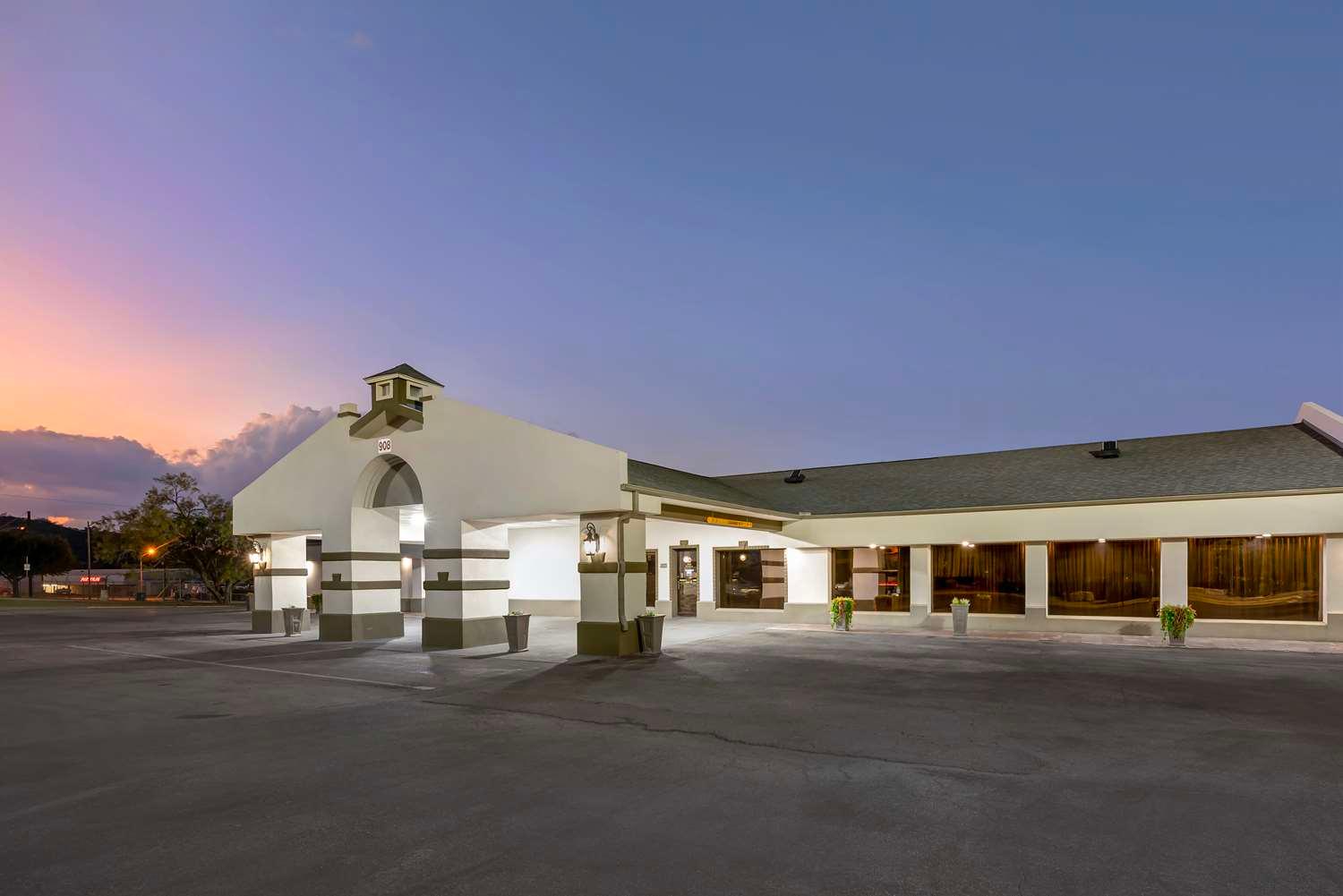 Best Western Post Oak Inn image