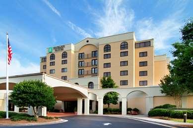 Embassy Suites by Hilton Greensboro Airport в Greensboro, NC