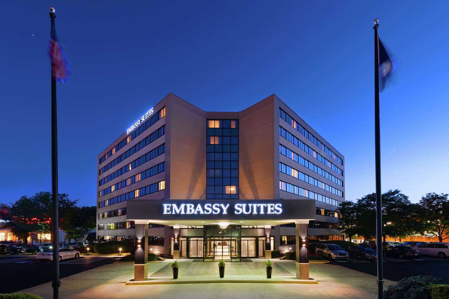 Embassy Suites by Hilton Tysons Corner в Vienna, VA