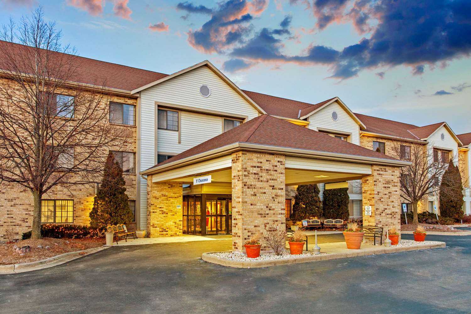 La Quinta Inn & Suites by Wyndham Milwaukee Delafield в Delafield, WI