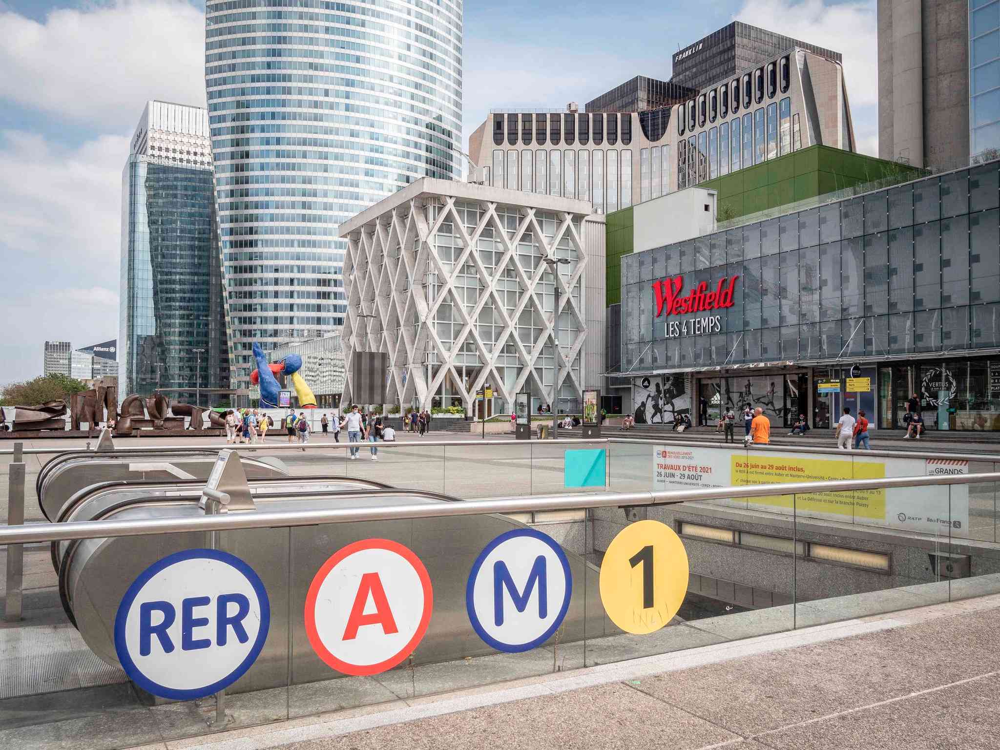 Aparthotel Adagio La Defense Esplanade, Paris, FR