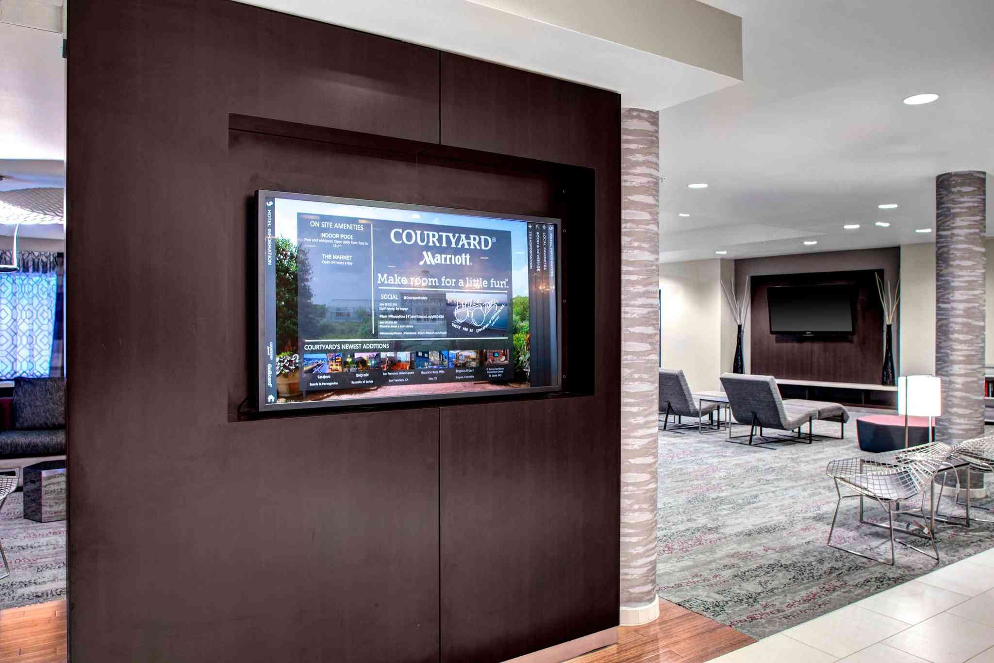 Courtyard by Marriott Richmond North/Glen Allen в Glen Allen, VA