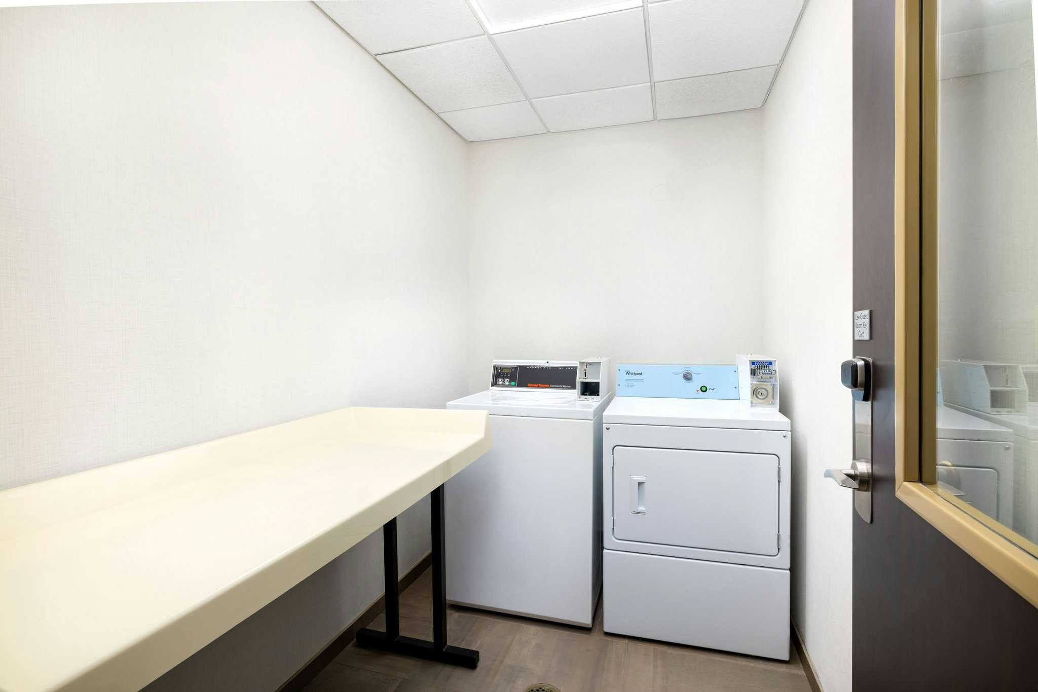 Courtyard by Marriott Concord в Concord, NH