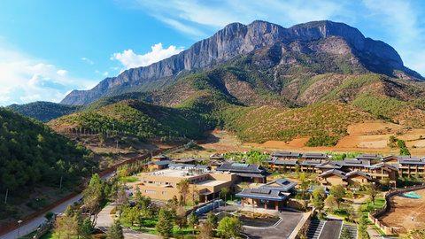 Hotel Indigo Lugu Lake в Лицзян, CN