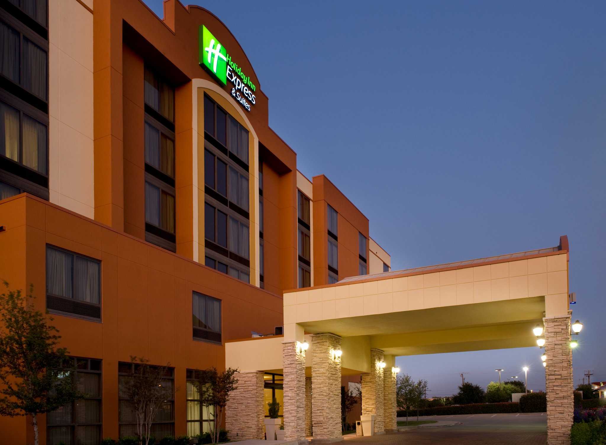 Holiday Inn Express Hotel & Suites Dallas Ft. Worth Airport South в Ирвинг, TX