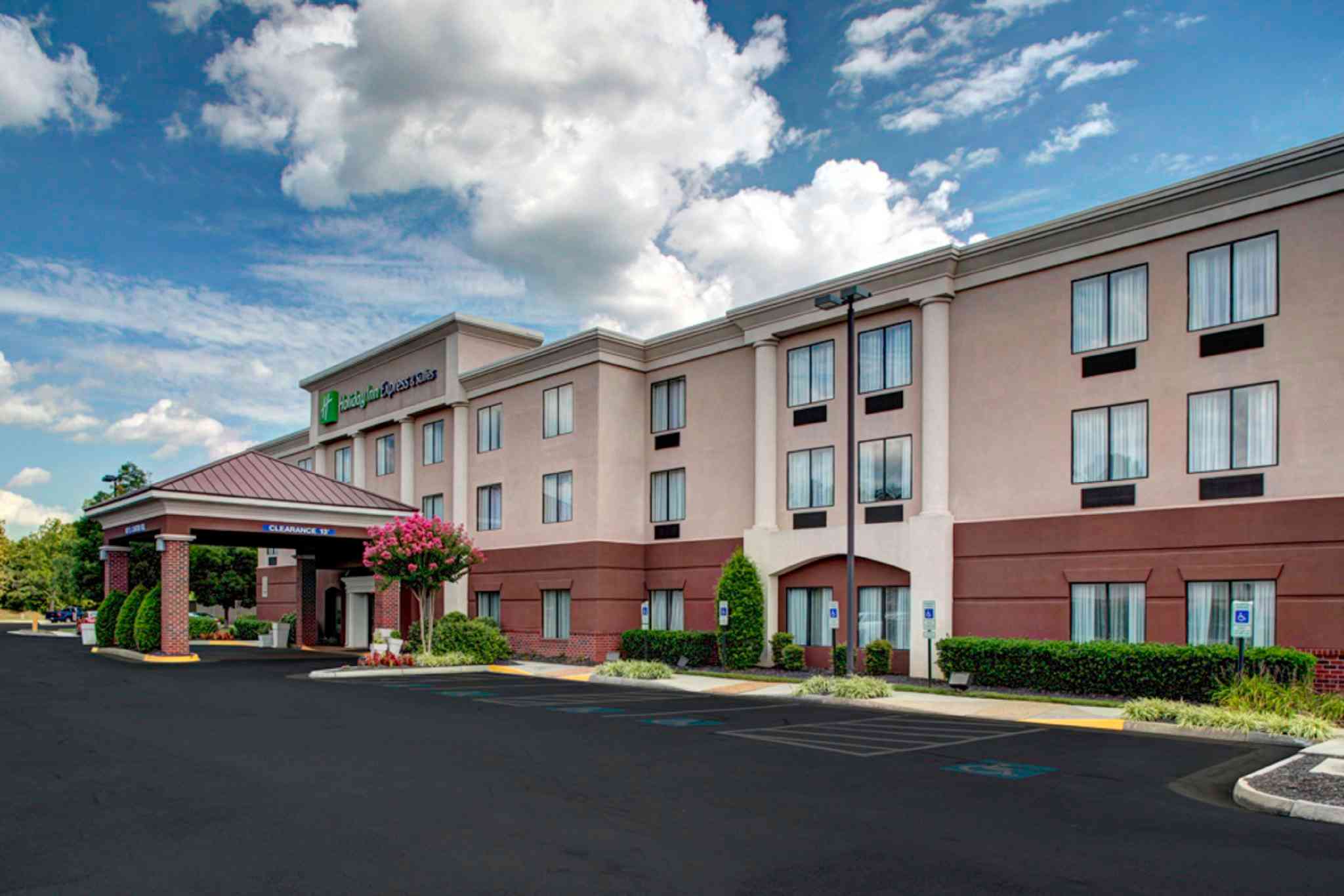Holiday Inn Express Hotel & Suites Richmond North Ashland в Ашленд, VA