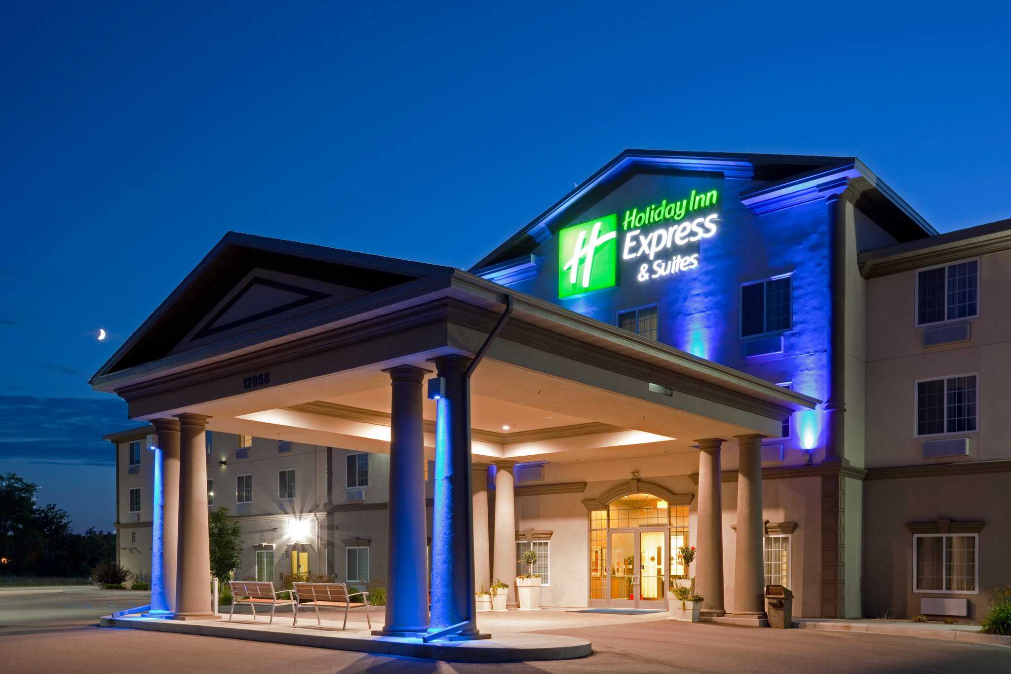 Holiday Inn Express Hotel & Suites Eau Claire North в Водопад Чиппева, WI