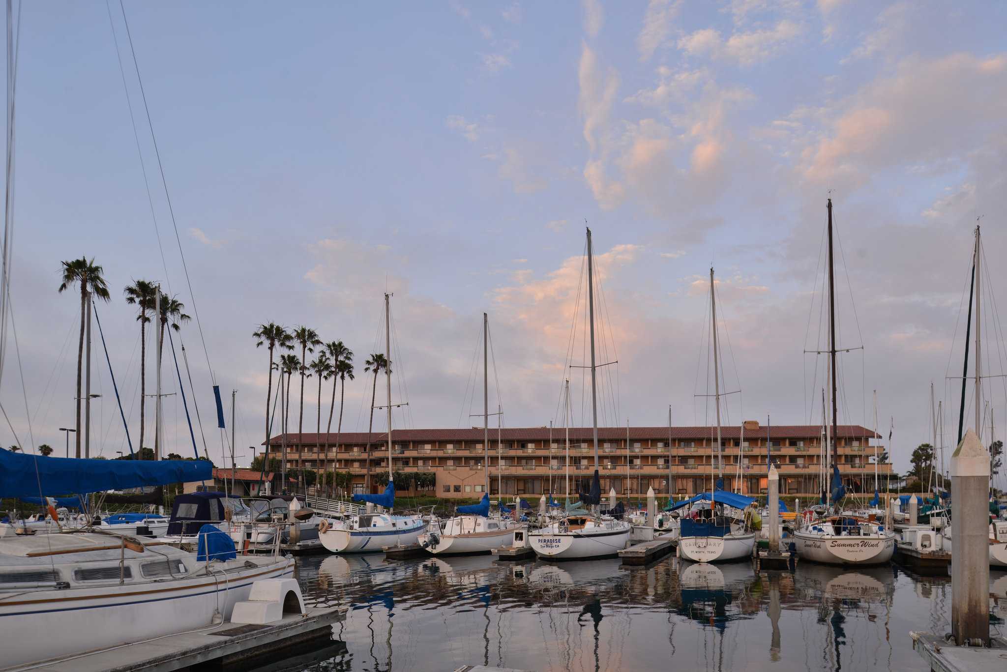 Holiday Inn Express & Suites Ventura Harbor in เวนตูรา, CA