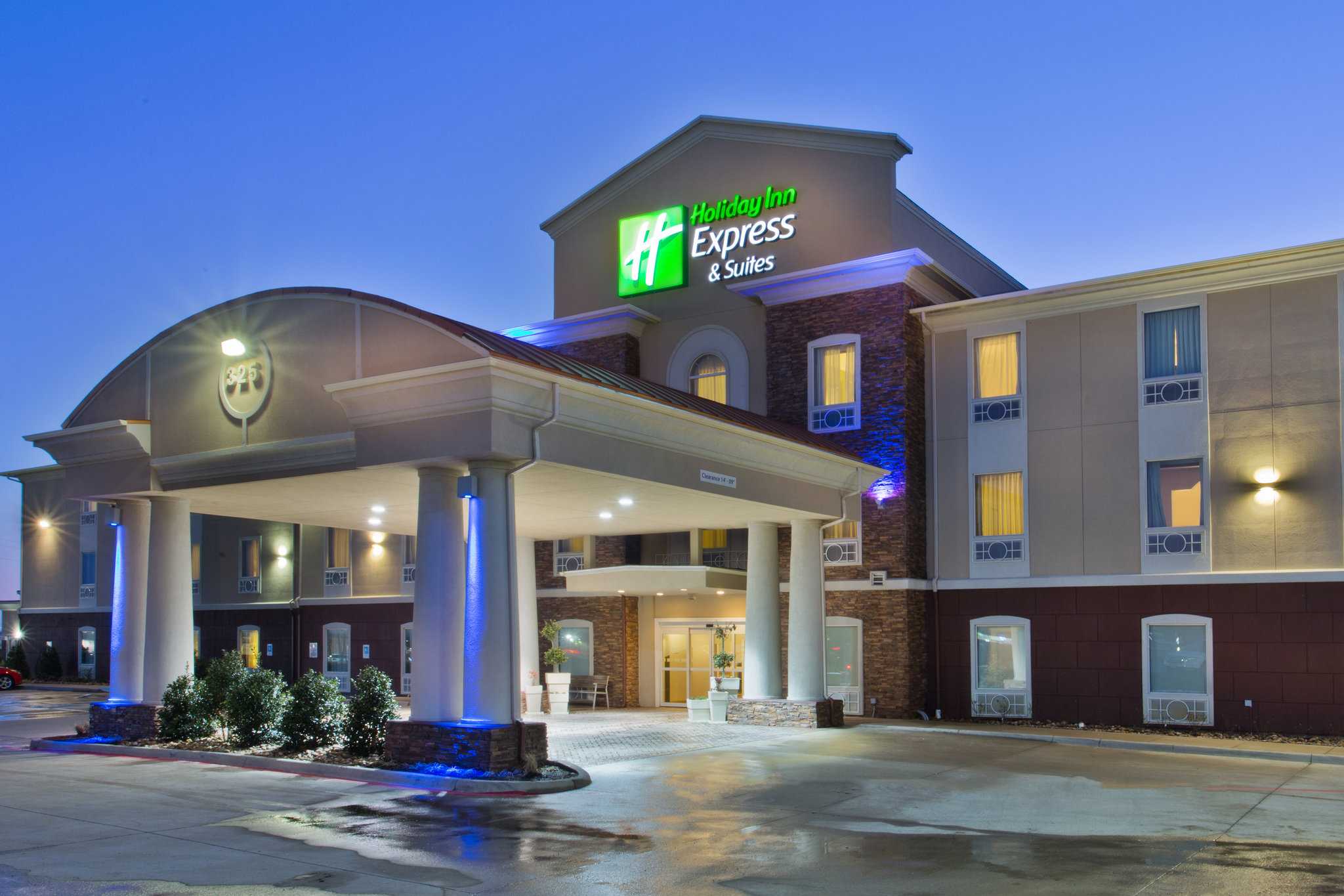 Holiday Inn Express & Suites hotel Alvarado в Альварадо, TX