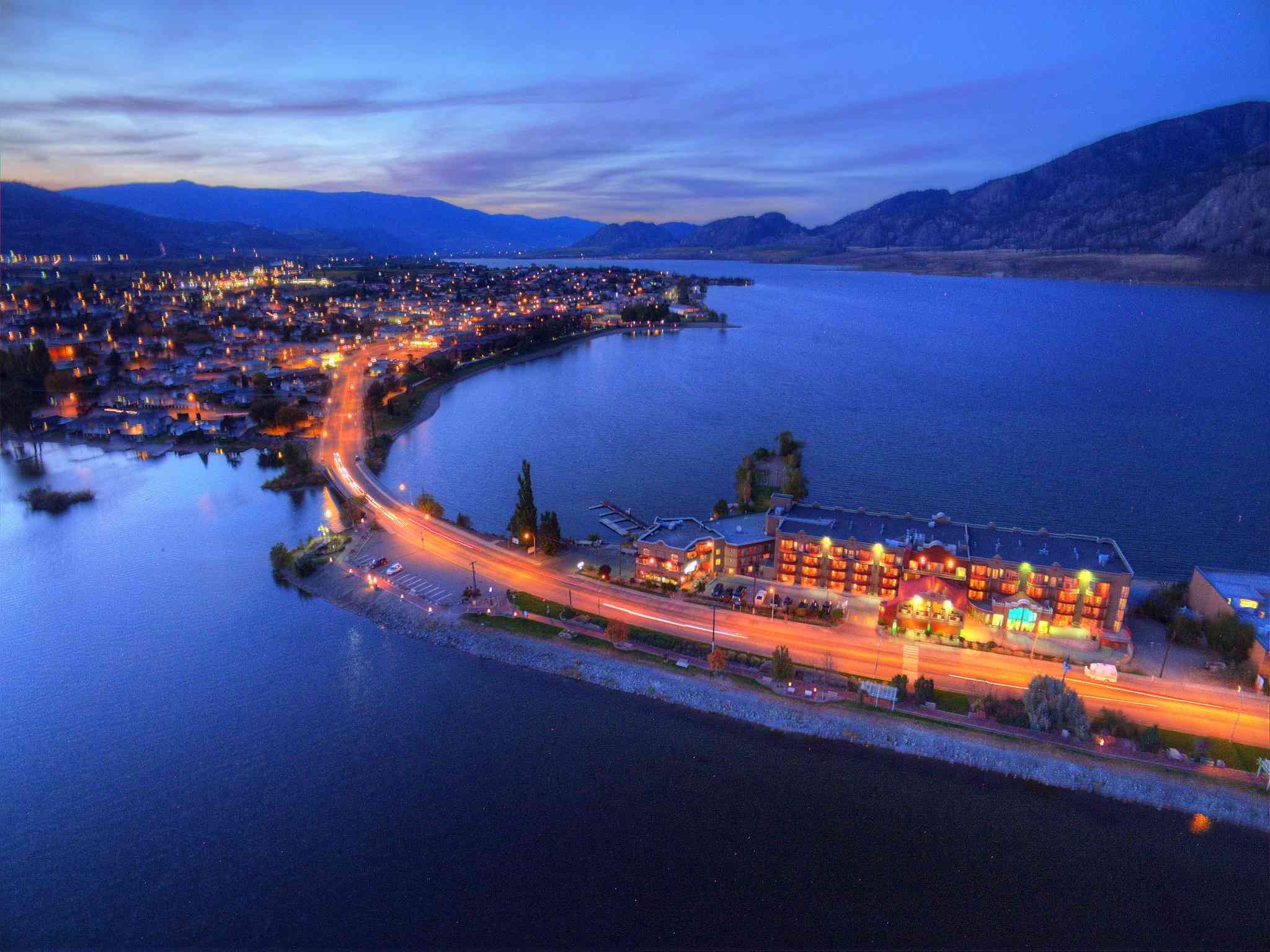 Holiday Inn Hotel & Suites Osoyoos in โอโซโยอส, BC
